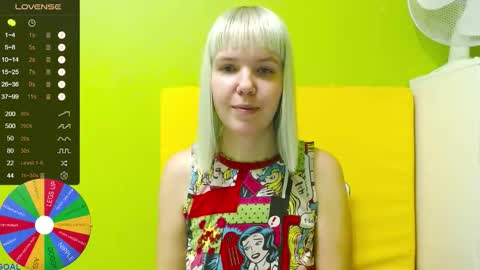 Snapshot of ultra_meow chatting on 11/17/25, 12:38 Roxy online show from 11/17/25, 12:38