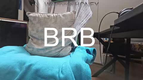 Snapshot of ultraunique chatting on 10/24/25, 10:55 Mr. Mrs. Smith online show from 10/24/25, 10:55