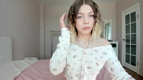 uma_like online show from 04/07/26, 08:37