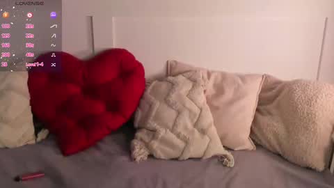 Snapshot of una_medisson chatting on 02/17/25, 11:23 Una online show from 02/17/25, 11:23