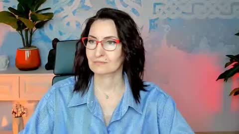 UnaTera online show from 10/19/25, 05:19