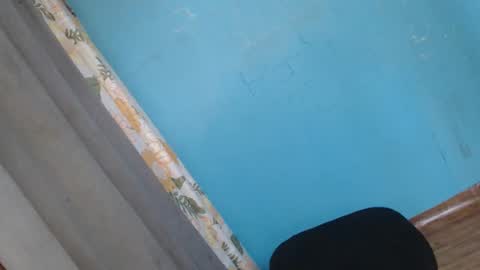 Snapshot of uncut_queen chatting on 09/28/25, 12:27 LOVELY JANE online show from 09/28/25, 12:27