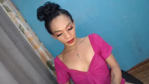 Snapshot of uncut_queen chatting on 10/06/25, 01:03 LOVELY JANE online show from 10/06/25, 01:03