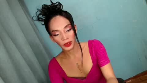 Snapshot of uncut_queen chatting on 11/23/25, 04:23 LOVELY JANE online show from 11/23/25, 04:23