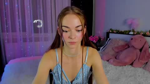 Snapshot of under_the_skin chatting on 12/01/24, 07:36 Under The Skin online show from 12/01/24, 07:36