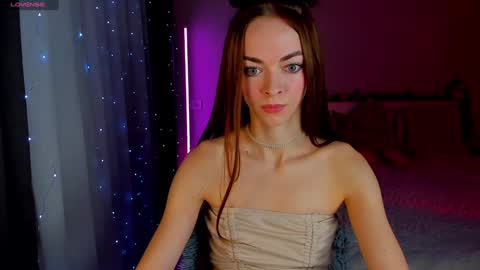 Snapshot of under_the_skin chatting on 02/07/25, 04:35 Under The Skin online show from 02/07/25, 04:35