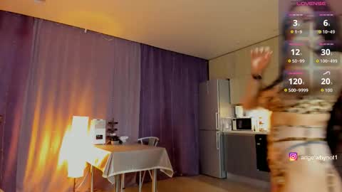 Snapshot of unfamiliarx chatting on 11/21/25, 01:43 Angel Im Russian girl online show from 11/21/25, 01:43