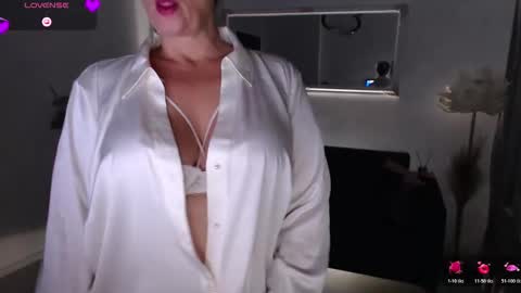 Snapshot of unfulfilledwife chatting on 11/10/25, 09:08 Eva online show from 11/10/25, 09:08