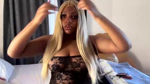 Snapshot of unholybaddie chatting on 12/19/25, 11:17 Unholybaddie online show from 12/19/25, 11:17