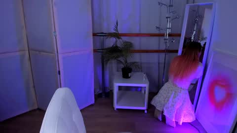 Snapshot of unicent chatting on 01/21/25, 08:43 Call me Mira thumbs up its make me happy online show from 01/21/25, 08:43