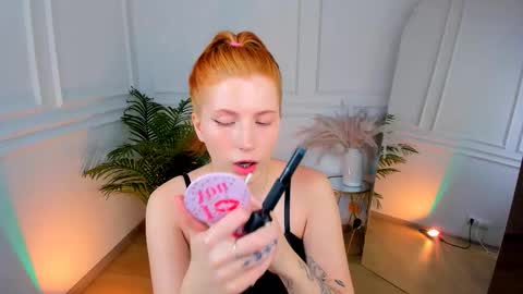 Snapshot of unicent chatting on 11/30/25, 08:46 Call me Mira thumbs up its make me happy online show from 11/30/25, 08:46