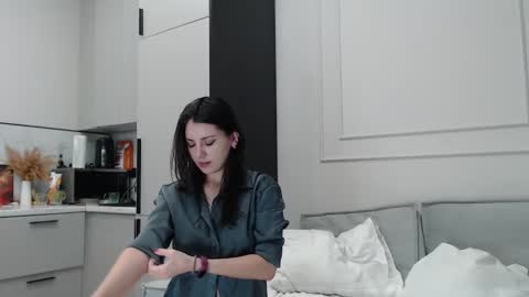 Snapshot of uninvited_raccoon chatting on 10/16/25, 12:00 uninvited_raccoon online show from 10/16/25, 12:00