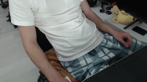 uniqueboy22 online show from 04/20/26, 05:48