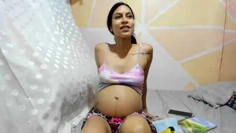 Snapshot of unlimited_destruction69 chatting on 10/29/25, 11:39 sofia and alex online show from 10/29/25, 11:39