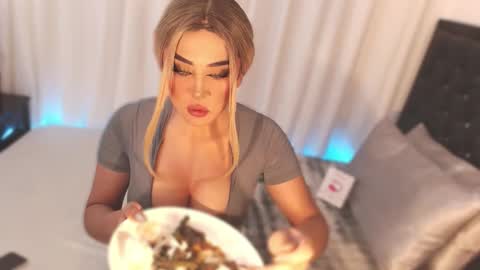 Miss online show from 09/28/25, 01:55