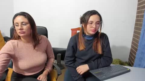 Kary and jhoa online show from 03/04/25, 03:22