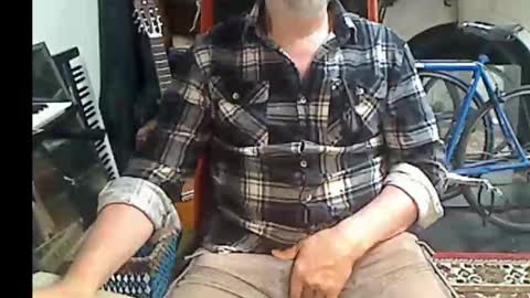 Snapshot of updownunder chatting on 09/29/25, 01:22 Freddie online show from 09/29/25, 01:22