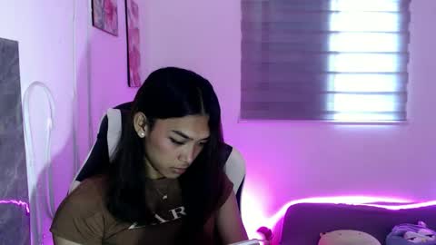 ur_dazzlingmorenaxx online show from 09/19/25, 01:51