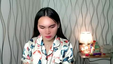 QUEENSY online show from 11/22/25, 09:25