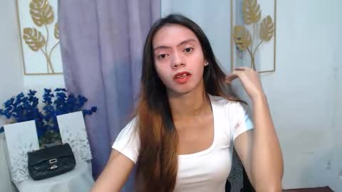 ur_petite_wifexx online show from 03/28/26, 11:21