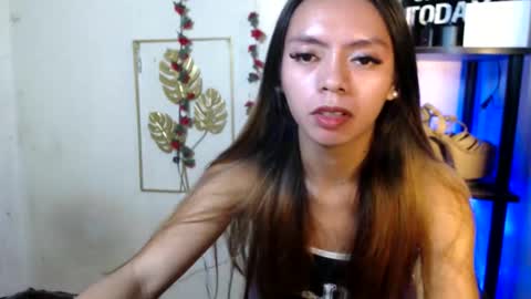 ur_petite_wifexx online show from 04/11/26, 03:33