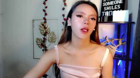 ur_petite_wifexx online show from 04/13/26, 03:56