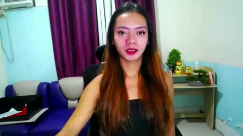 ur_petite_wifexx online show from 04/18/26, 01:53