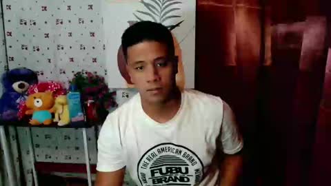 Snapshot of ur_pinoydave chatting on 01/21/25, 12:29 Dave online show from 01/21/25, 12:29