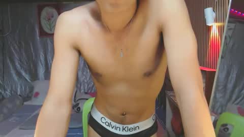 ur_shan21 online show from 11/17/25, 04:13