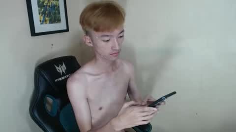 urasian_femboyxxx online show from 04/12/26, 03:06