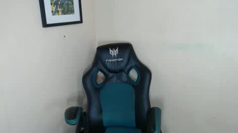 urasian_femboyxxx online show from 04/14/26, 11:00