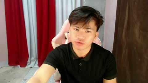 Snapshot of urasian_gil chatting on 06/20/26, 12:52 macky online show from 06/20/26, 12:52