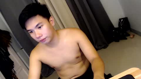 Snapshot of urasian_hardcockxx chatting on 12/06/24, 11:54 milly online show from 12/06/24, 11:54