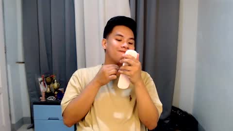 Snapshot of urasian_hardcockxx chatting on 02/28/25, 08:09 milly online show from 02/28/25, 08:09