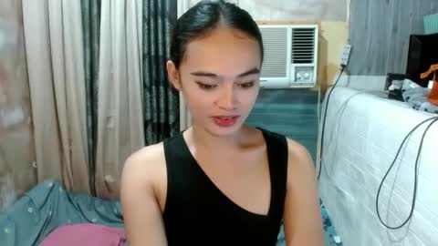 Snapshot of urasianhotrhianxxx chatting on 12/11/24, 11:41 Rina online show from 12/11/24, 11:41