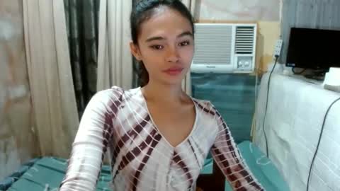 Snapshot of urasianhotrhianxxx chatting on 12/23/24, 02:17 Rina online show from 12/23/24, 02:17