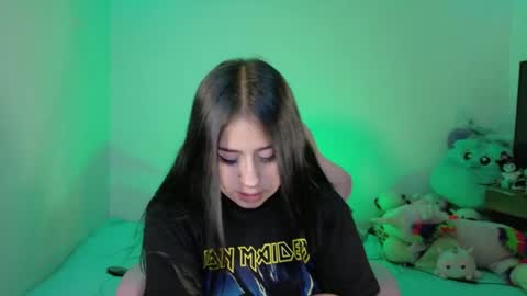 Snapshot of urbaby6irl chatting on 05/19/26, 09:48 Danielle online show from 05/19/26, 09:48
