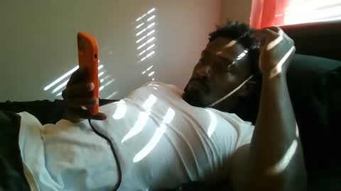 Snapshot of urbandicc214 chatting on 02/05/25, 09:40 UrbanDicc online show from 02/05/25, 09:40