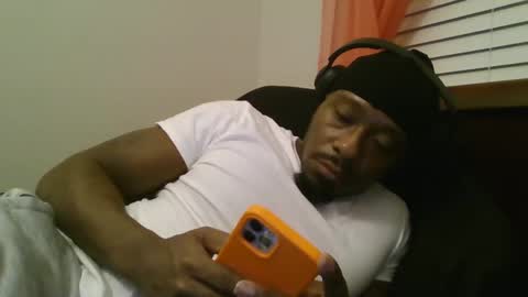 Snapshot of urbandicc214 chatting on 02/14/25, 05:09 UrbanDicc online show from 02/14/25, 05:09