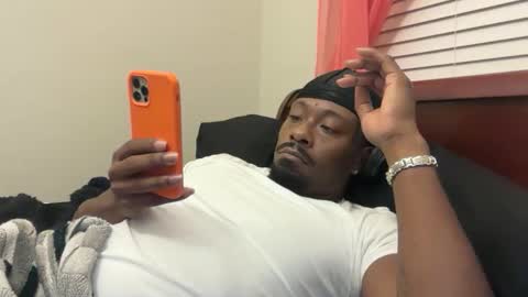 Snapshot of urbandick5 chatting on 10/28/25, 10:52 urbandick5 online show from 10/28/25, 10:52