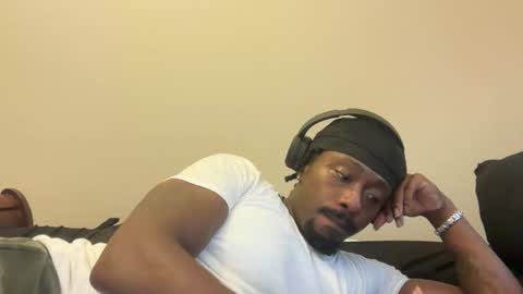 Snapshot of urbandick5 chatting on 11/04/25, 11:15 urbandick5 online show from 11/04/25, 11:15