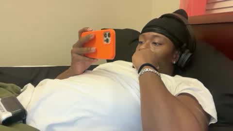 Snapshot of urbandick5 chatting on 11/07/25, 12:43 urbandick5 online show from 11/07/25, 12:43