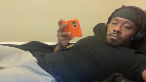 Snapshot of urbandick5 chatting on 11/16/25, 02:17 urbandick5 online show from 11/16/25, 02:17