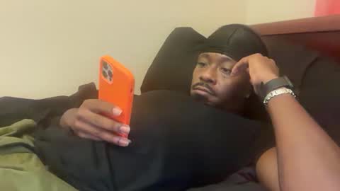 Snapshot of urbandick5 chatting on 11/19/25, 01:16 urbandick5 online show from 11/19/25, 01:16