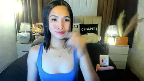 Snapshot of urblossom_princess chatting on 10/21/25, 03:57 urblossom_princess online show from 10/21/25, 03:57