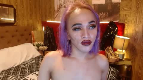 Snapshot of urcumgirlasiants chatting on 12/28/24, 02:01 KENDALL online show from 12/28/24, 02:01