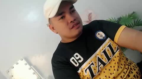 ure_fattytoy143 online show from 12/19/25, 06:09