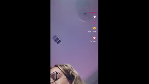 Snapshot of urfaveriri chatting on 09/24/25, 03:10 urfaveriri online show from 09/24/25, 03:10