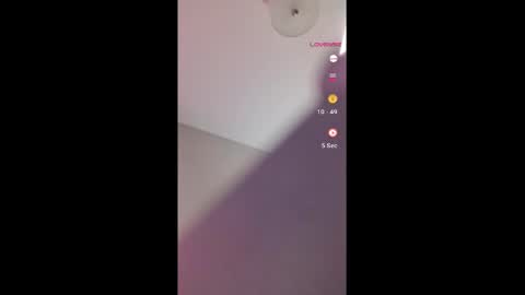 Snapshot of urfaveriri chatting on 09/25/25, 10:52 urfaveriri online show from 09/25/25, 10:52