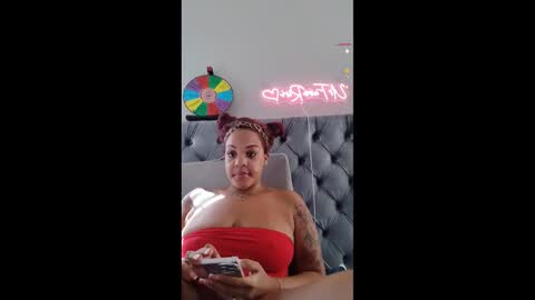 Snapshot of urfaveriri chatting on 10/14/25, 04:41 urfaveriri online show from 10/14/25, 04:41